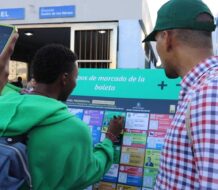 Seguidores de Leonel se movilizan y enseñan a votar en las 34 estaciones del Metro de SD