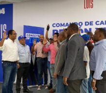 Benny Metz Juramenta miembros en movimiento Conecta con Luis en La Romana
