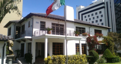 México vive con asombro y llamados a la prudencia insólito asalto a su Embajada en Ecuador