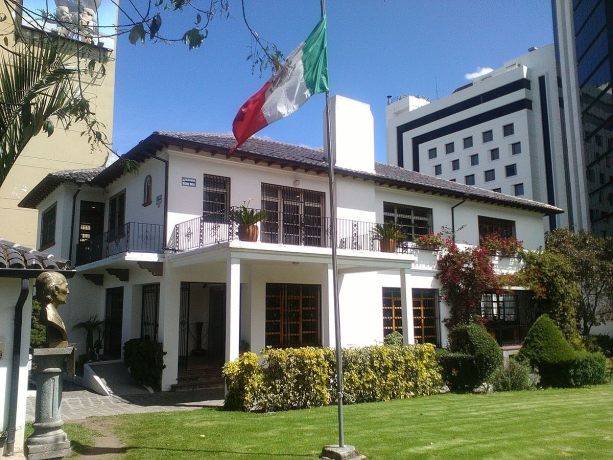 México vive con asombro y llamados a la prudencia insólito asalto a su Embajada en Ecuador