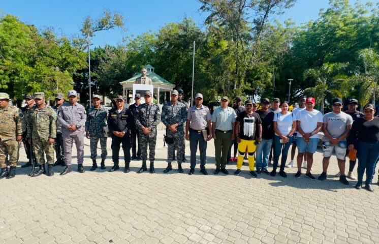 Realizan jornada de limpieza, ornato y desarrabalización en parques de Dajabón