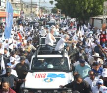 Abinader finaliza actividades este sábado en la Provincia SD, encabezando multitudinaria caravana en SDE