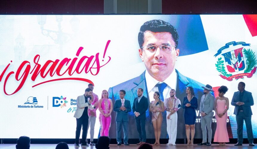 Reconocen a ministro de Turismo David Collado en el Chicago Salsa Bachata Festival