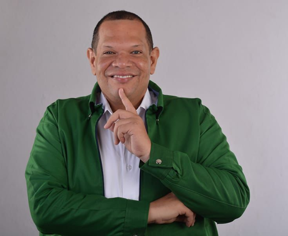 Carlos Guzmán renuncia de la Fuerza del Pueblo