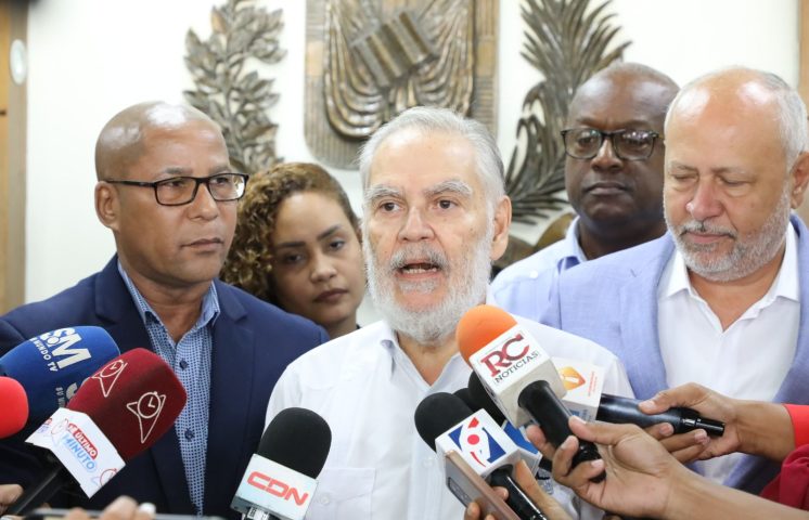 PRM entrega programa de gobierno ante la Junta Central Electoral