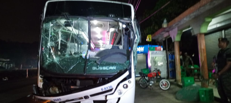 Cadetes FARD resultan heridos al accidentarse autobús que los transportaba en La Vega