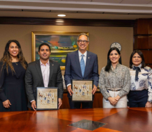 Banco Popular dona a Unesco libros del patrimonio nacional para escuelas