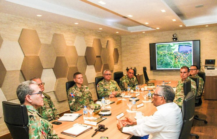 Autoridades Civiles y Militares unen esfuerzo para combatir incendios forestales