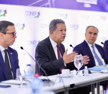 Leonel Fernández le presenta su programa de gobierno al CONEP
