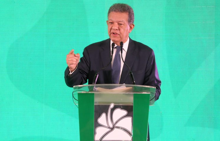 Leonel presenta cifras para demostrar “manipulación” de Abinader