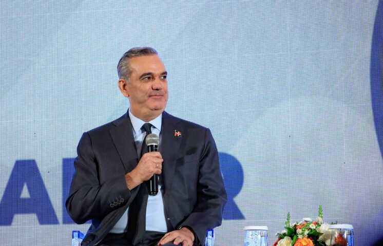 Luis Abinader proyecta economía de RD podría duplicarse en 12 años