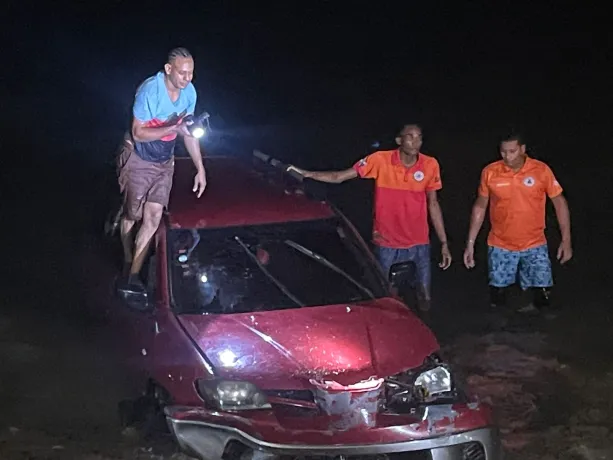 Yipeta cae al océano en malecón de Puerto Plata; ocupantes resultan heridos