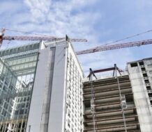 Abinader destaca reducción de tiempo emisión licencias construcción por más del 20%