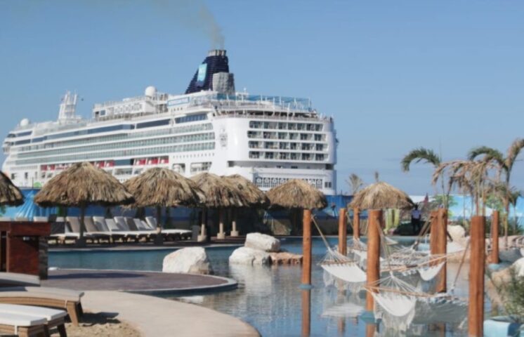 Cabo Rojo recibe su segundo crucero con aproximadamente 2 mil pasajeros