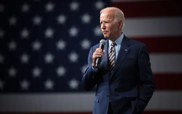 Biden anuncia una inversión de 7 mil millones de dólares en programas de energía solar