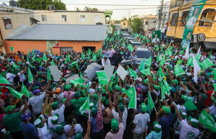 Leonel moviliza miles de simpatizantes en Puerto Plata y asegura que con RescateRD 