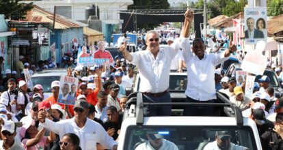 Abinader encabeza multitudinaria marcha caravana en San Juan