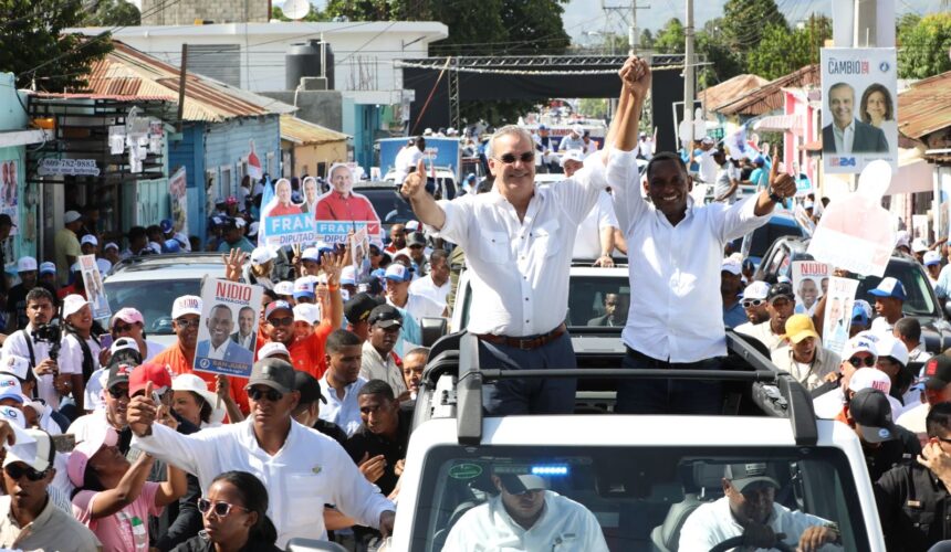 Abinader encabeza multitudinaria marcha caravana en San Juan