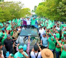 Calles de Salcedo se desbordaron de personas en apoyo a Leonel y a candidatos de Rescate RD