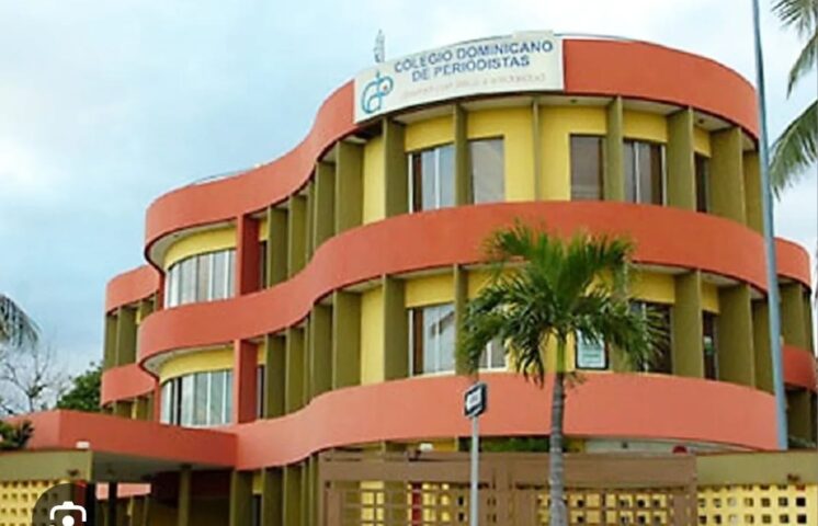 Tribunal ordena reintegración de Escuela Turística del Caribe en edificio Colegio Dominicano de Periodistas.
