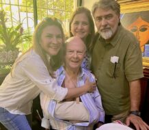 Hipólito Mejía sufre caída y se fractura el brazo derecho