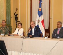 Presidente Abinader convoca reunión de emergencia para conocer detalles sobre situación pluvial del país por vaguadas
