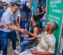 Diputado Elías Matos realiza masivo mano a mano en el sector San Carlos del Distrito Nacional