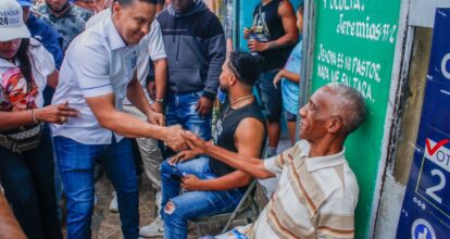 Diputado Elías Matos realiza masivo  mano a mano en el sector San Carlos del Distrito Nacional
