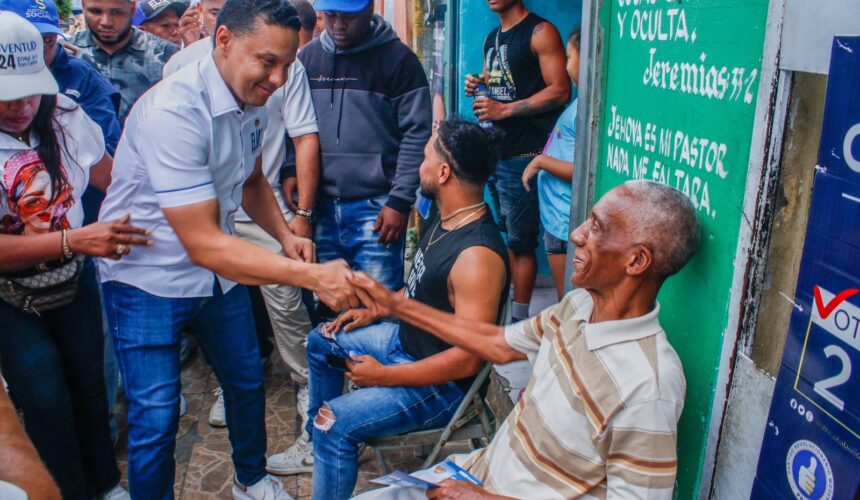 Diputado Elías Matos realiza masivo  mano a mano en el sector San Carlos del Distrito Nacional