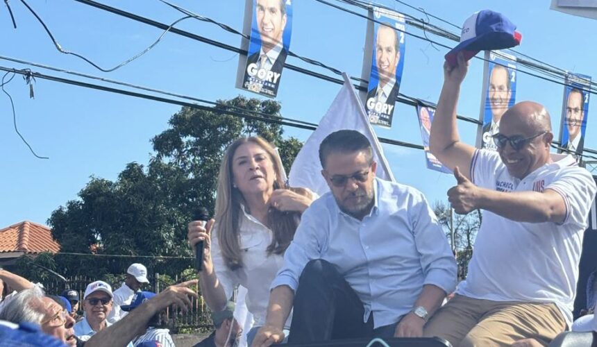 PRM  realiza caravana en apoyo de Guillermo Moreno en la circunscripción tres de la capital