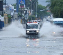 Una onda tropical y una vaguada continuarán generando lluvias este martes