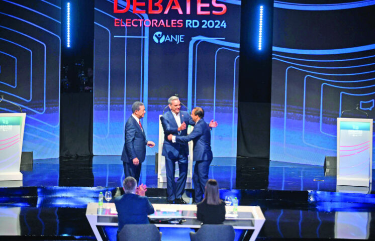 Será por separado que Abinader se reunirá con Leonel y Abel Martínez esta noche