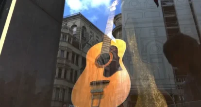 La guitarra perdida de John Lennon reaparece para batir récords de subasta