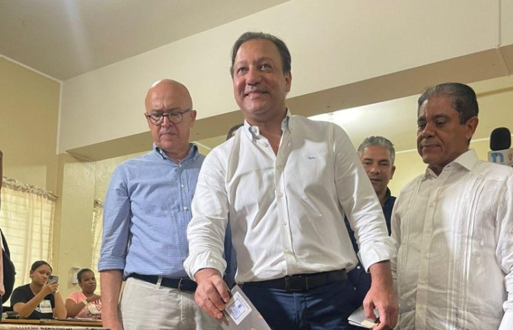 Abel Martínez invita a votar: