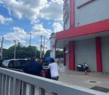 Reportan asalto y tiroteo en entidad bancaria de Santiago