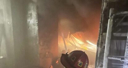 Un incendio de gran magnitud consume una importadora en Villa Consuelo