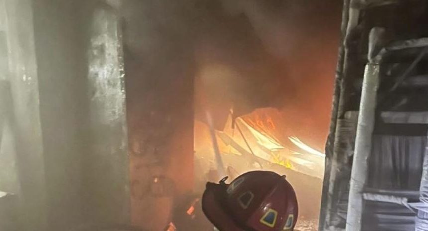 Un incendio de gran magnitud consume una importadora en Villa Consuelo