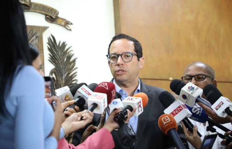 PRM solicita a JCE actuar frente a campaña de noticias falsas contra Luis Abinader