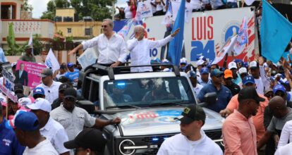 Luis Abinader encabeza multitudinaria marcha caravana en Cotuí, Sánchez Ramíre