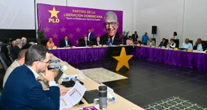 El PLD recibe carpetas con temas sobre proceso electoral; Danilo llama a respetar