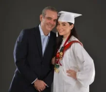 Abinader sale del país por graduación de una de sus hijas en EE.UU.