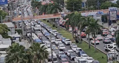 Cierre anticipado de paso a desnivel causa caos en el tránsito de la capital