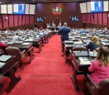 Danilo Díaz, hijo de Zorrilla Ozuna, algunos de los diputados nacionales