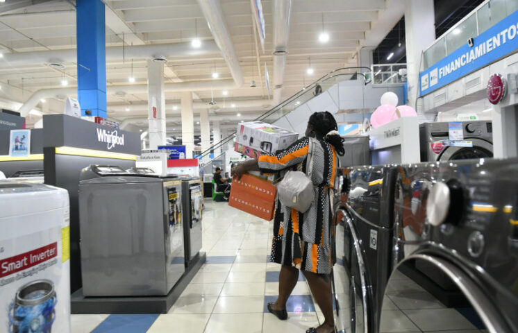 Capitaleños se preparan para celebrar Día de las Madres mientras otros solo la recordarán