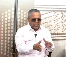 Héctor Acosta revela en concierto de PR que fue diagnosticado con cáncer