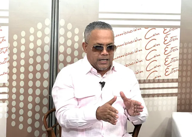 Héctor Acosta revela en concierto de PR que fue diagnosticado con cáncer