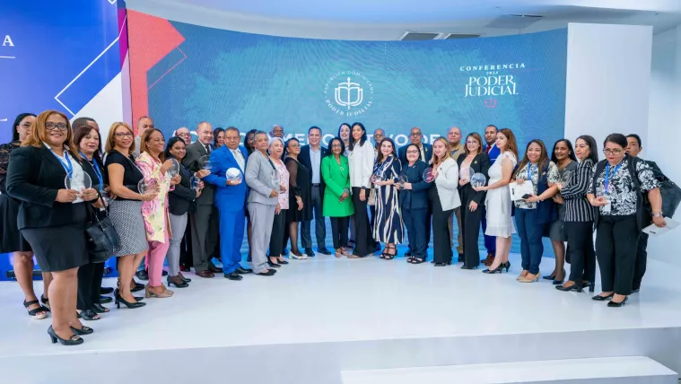 Poder Judicial reconoce a jueces y servidores judiciales por sus méritos