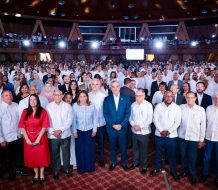 Abinader firma pacto con centrales sindicales para fortalecer diálogo social