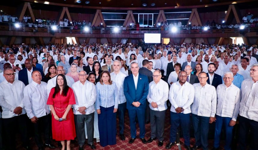 Abinader firma pacto con centrales sindicales para fortalecer diálogo social