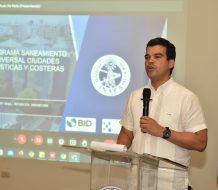 Wellington Arnaud socializa en consulta pública solución a problema de drenaje sanitario provincia La Romana
